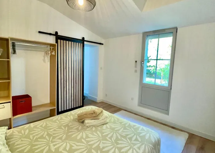 Les Jardins Bas Apartment *